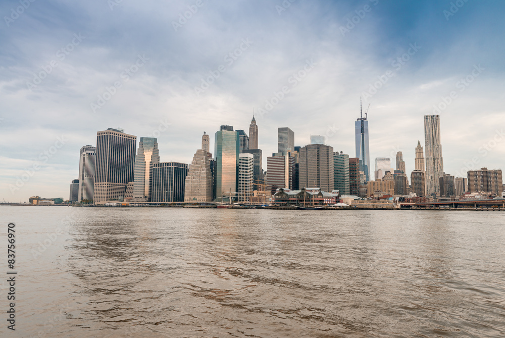 Naklejka premium Skyline of Downtown Manhattan