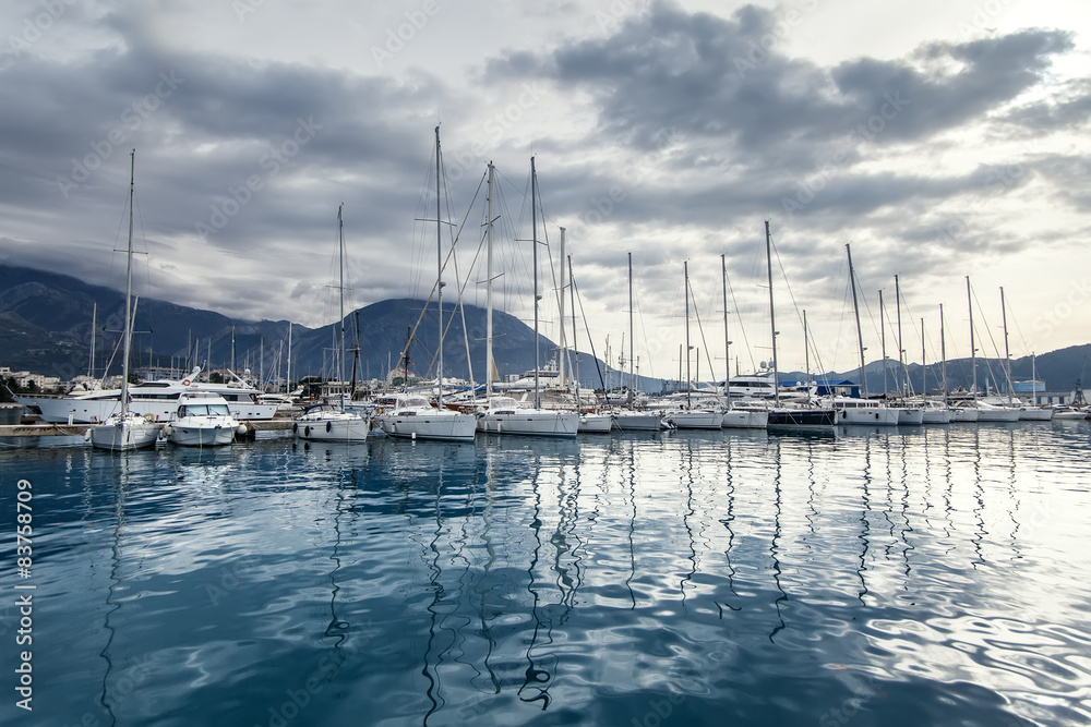 Fototapeta premium Beautiful yachts in bay