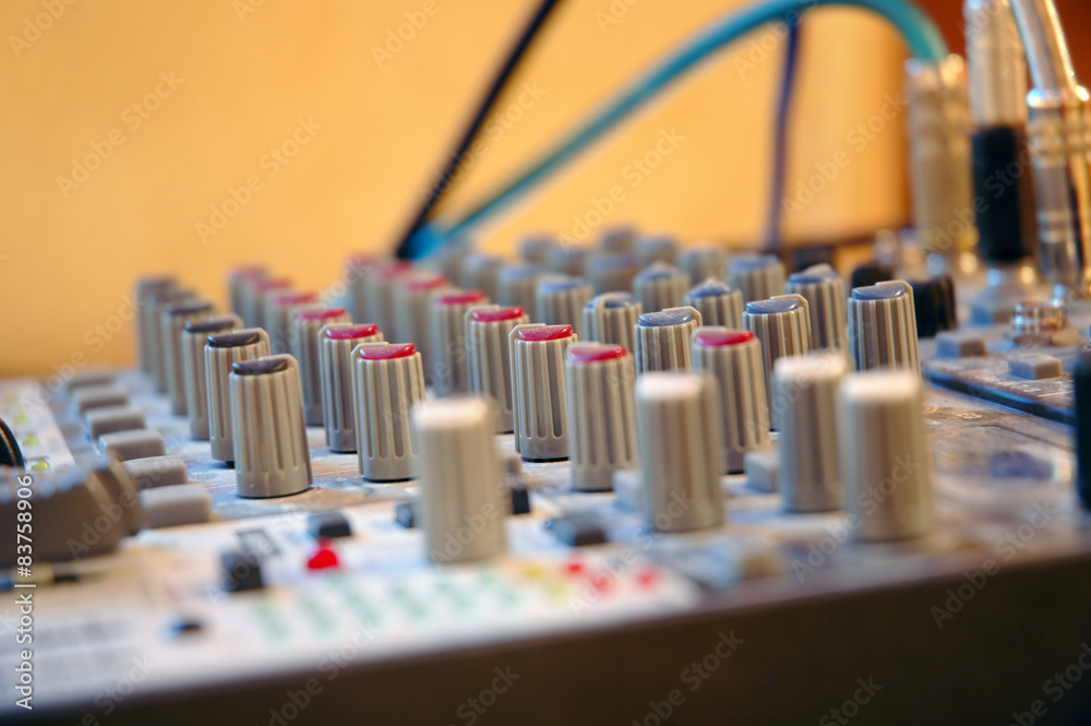 Electronic sound equipment
Electronic sound equipment
