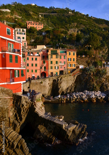 Riomaggiore in sunset, Cinque Terre, Liguria, Italie photo