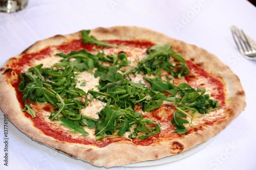 Pizza Italian Handmade, fresh mozzarella, tomate, rucola 