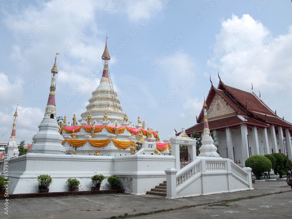 White stupa or jedi Thai style in Wat Songtham Worawihan