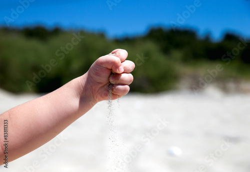 Hand throws sand © Pakhnyushchyy