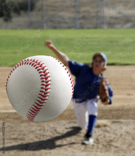Obraz na plátne Closeup of a baseball being pitched.