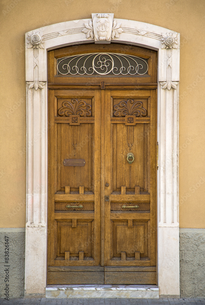 Naklejka premium Old door