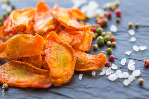 Carrot chips with spices