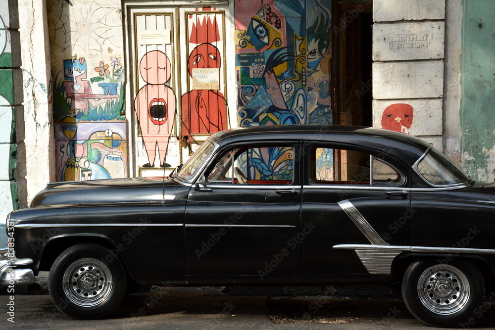 Φωτογραφία Old american car in the street of Havana, Cuba