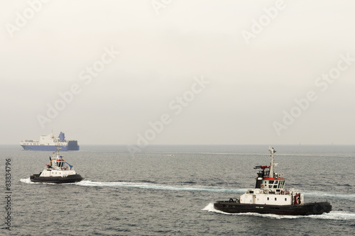 Schlepper Boote und Transportschiff
