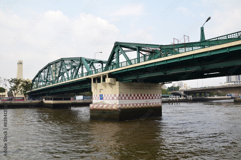 Obraz premium View of Thai river bridge, Bangkok