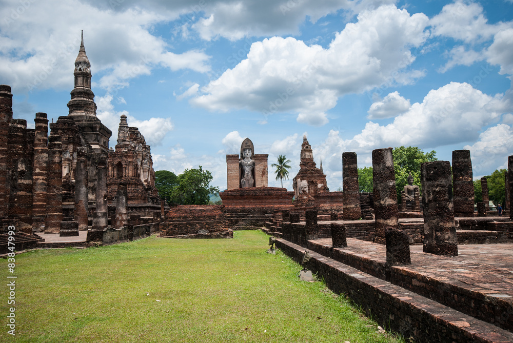 Fototapeta premium Ancient buddha statue, Sukhothai Historical Park