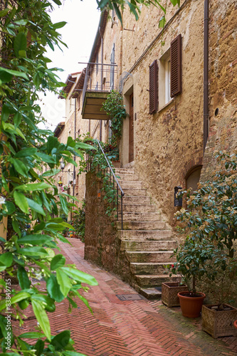 Fototapeta Naklejka Na Ścianę i Meble -  Ancient Alley in Tuscany