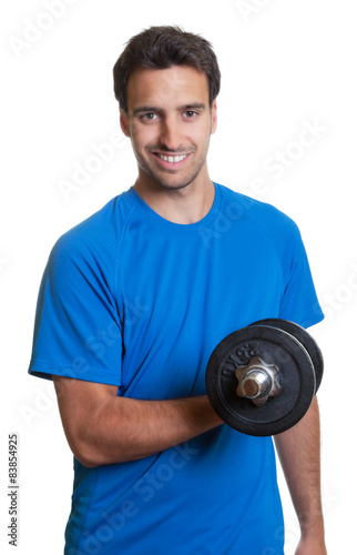 Lachender junger Mann beim Workout