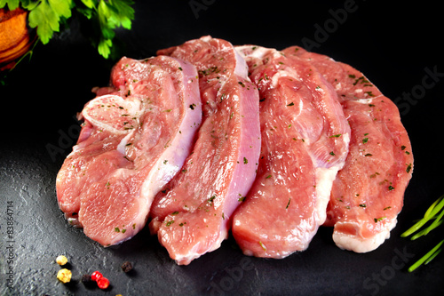 Carne fresca y cruda. Filetes de pavo y pechuga para cocinar. photo