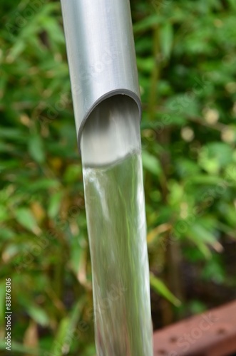 Fließendes Wasser im Garten