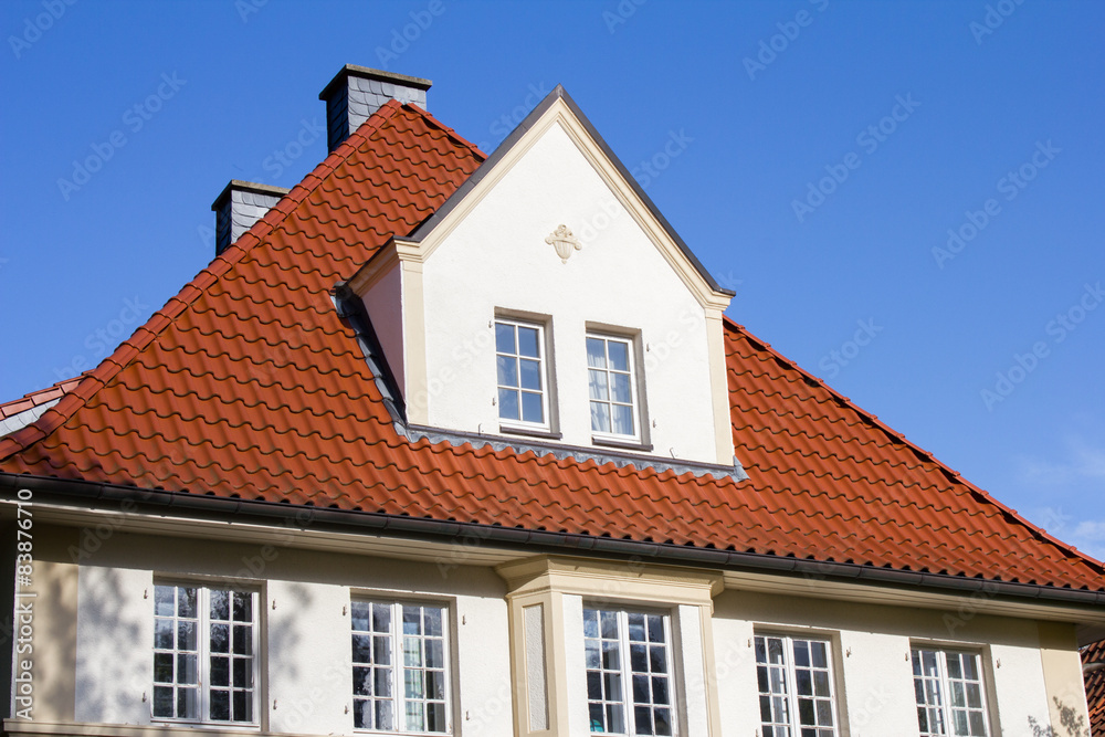 Dach einer gepflegten Altbauvilla Dach einer gepflegten Altbauvilla