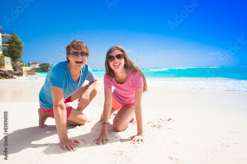 Closeup of happy young caucasian couple in sunglasses smiling on