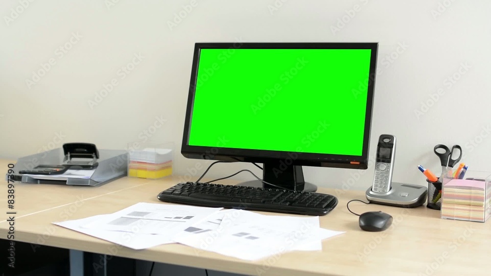 desktop computer in the office - green screen - nobody (empty) desktop computer in the office - green screen - nobody (empty)