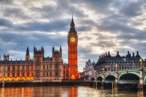 Obraz na płótnie London with the Elizabeth Tower and Houses of Parliament w salonie