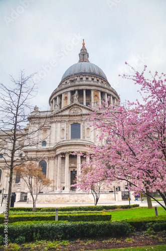 Obraz na płótnie Saint Paul's cathedral in London w salonie