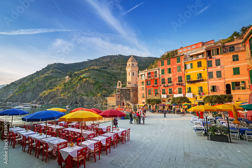 Canvas Print Vernazza town on the coast of Ligurian Sea, Italy