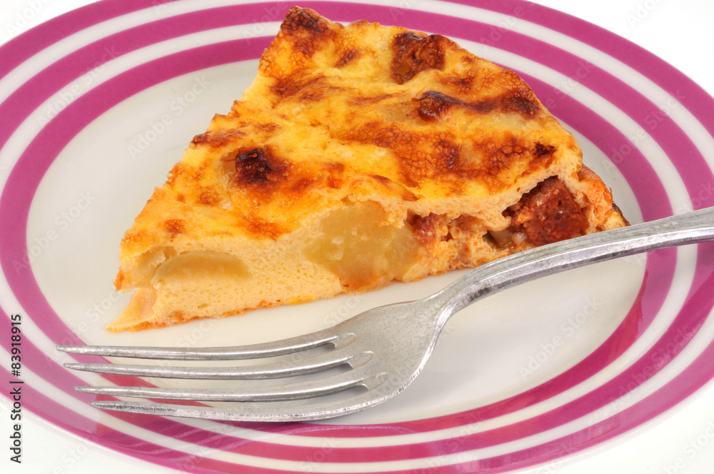 Morceau de tortilla dans une assiette Morceau de tortilla dans une assiette