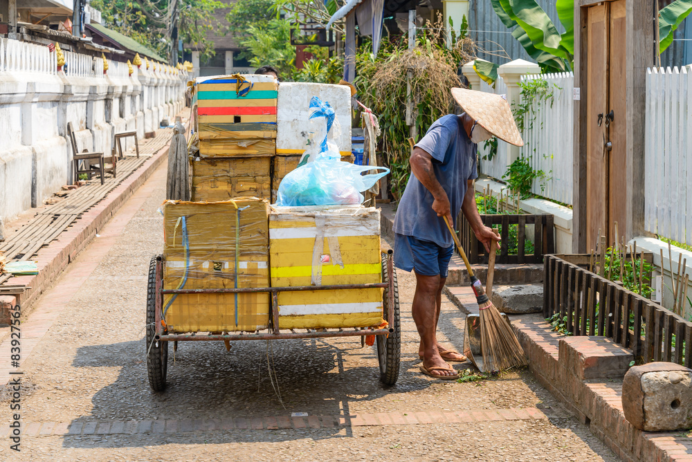 Man clean the street.