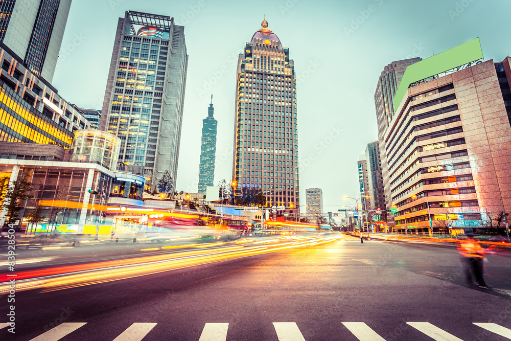 Fototapeta premium light trails in modern city street
