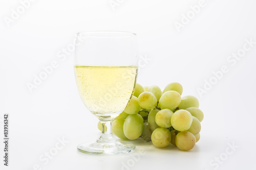 white wine and grapes