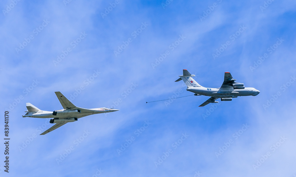 MOSCOW/RUSSIA - MAY 9: Il-78 (Midas) aerial tanker and Tu-160 (B MOSCOW/RUSSIA - MAY 9: Il-78 (Midas) aerial tanker and Tu-160 (B