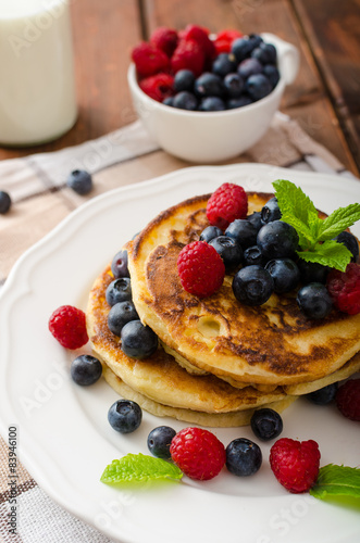 Pancakes with forest fruit and mint