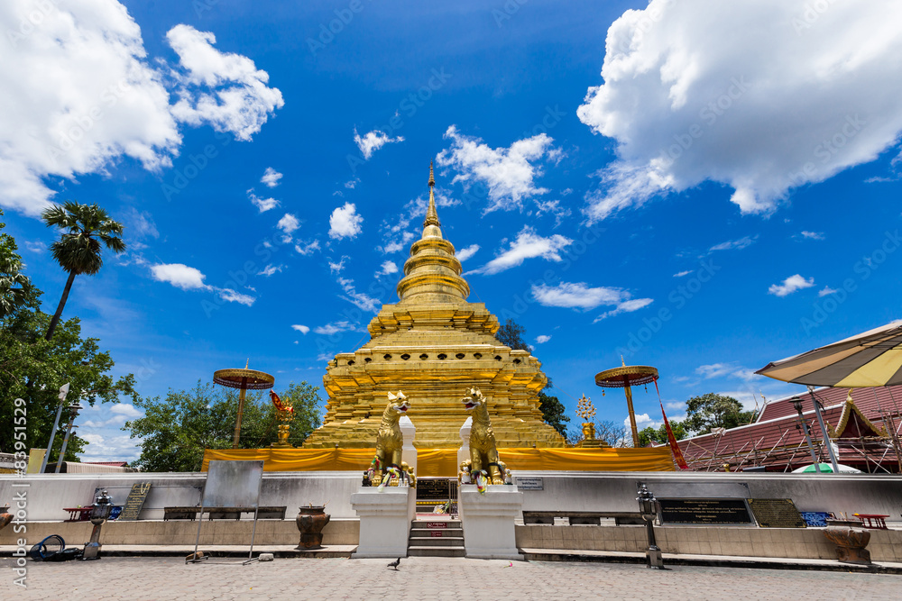Fototapeta premium Chiang Mai, Thailand. Wat Phra That Sri Chom Thong Temple.