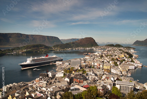 Photo Queen Mary 2, tourist ship, Cunard Line, visiting Aalesund, Norway