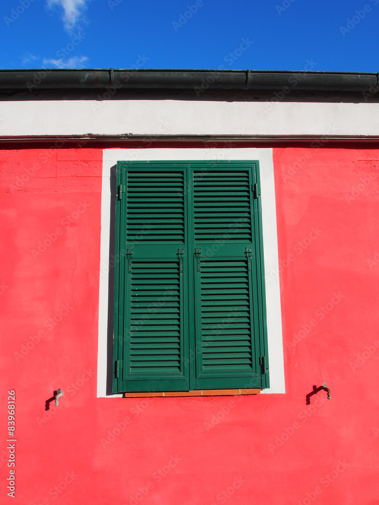 Grüner Fensterladen in Italien