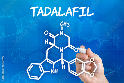 Hand mit Stift zeichnet chemische Strukturformel von Tadalafil photo