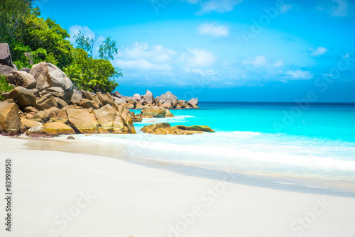 Paradise beach on island  - Seychelles © Simon Dannhauer