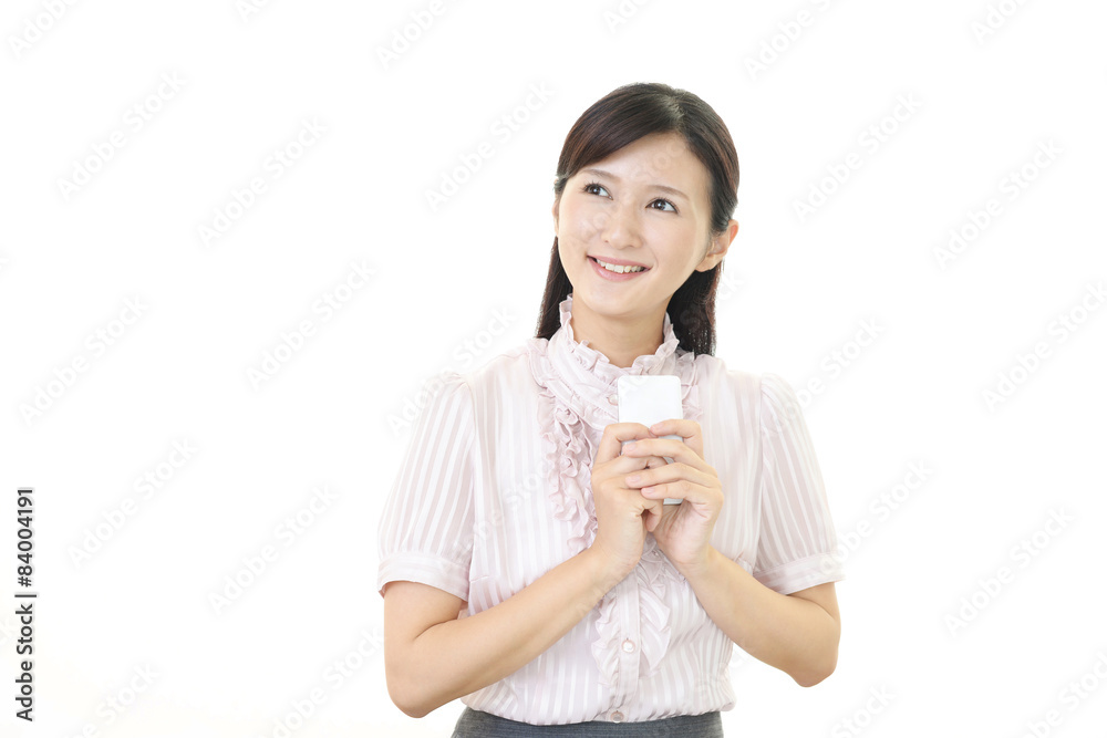 スマートフォンを持つ女性 スマートフォンを持つ女性
