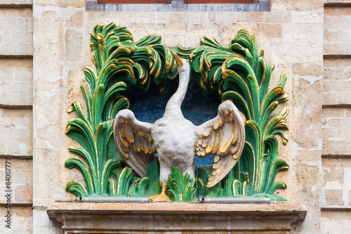 Skulptur eines Schwanes an einem historischen Gildehaus am großen Platz in Brüssel photo