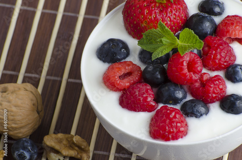 Yogurt with berries 