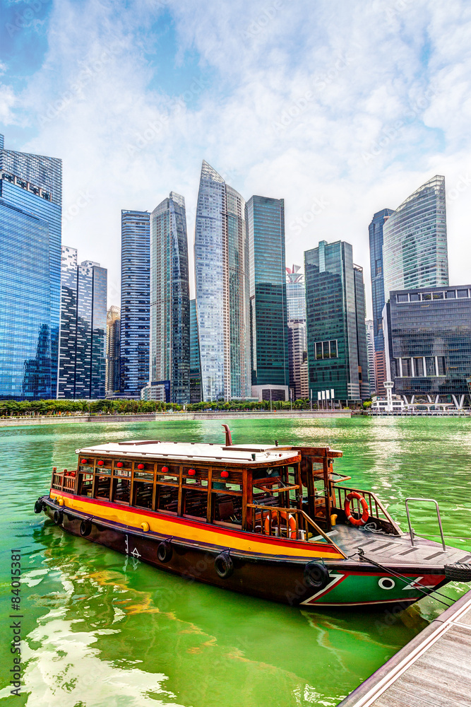 Fototapeta premium Singapurska dzielnica biznesowa nad zatoką Marina Bay