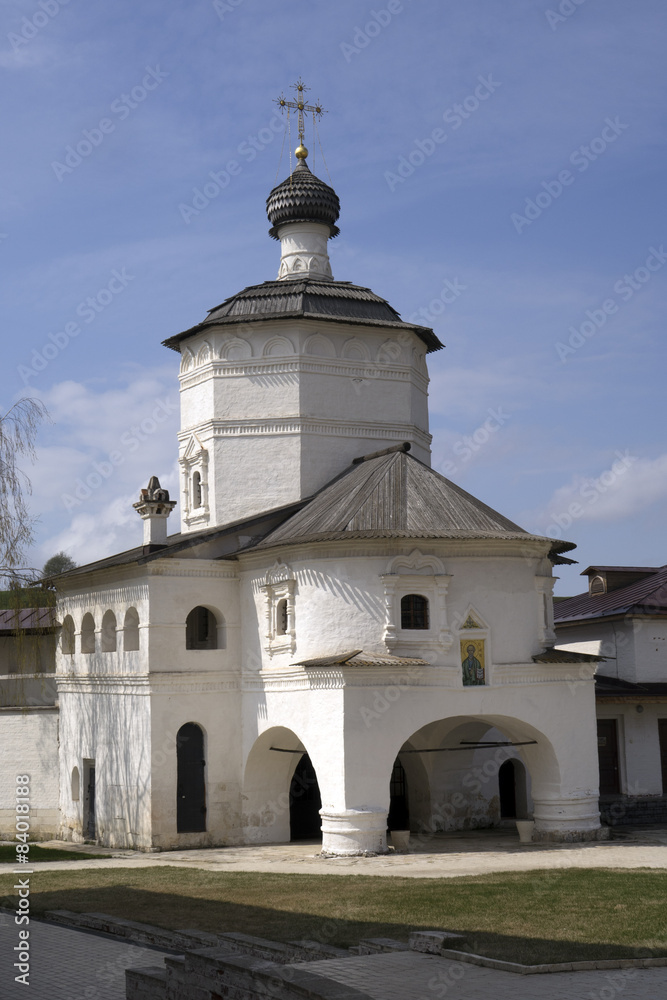 Надвратная церковь Иоанна Богослова Старицкого монастыря.