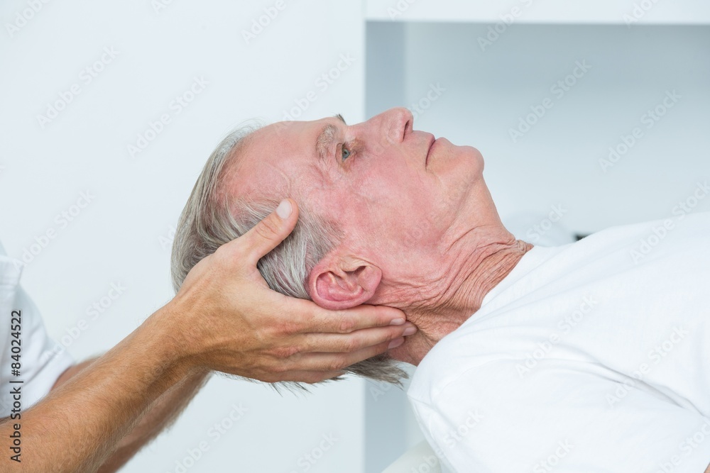 Obraz premium Man receiving head massage