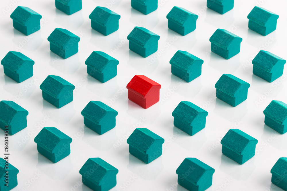Obraz premium Red house in group of turquoise houses.