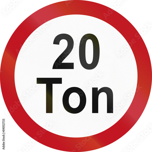 Colombian traffic sign prohibiting throroughfare of vehicles with a weight over 20 metric tons