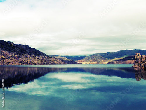 Reflexos na água do lago © Helder Sousa