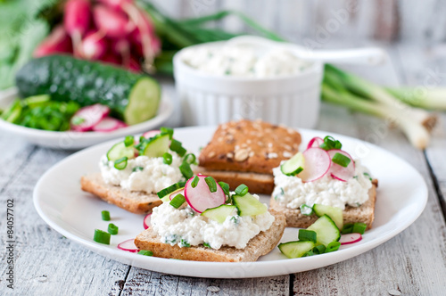 Sandwich with cottage cheese, radish, black pepper and cucumber