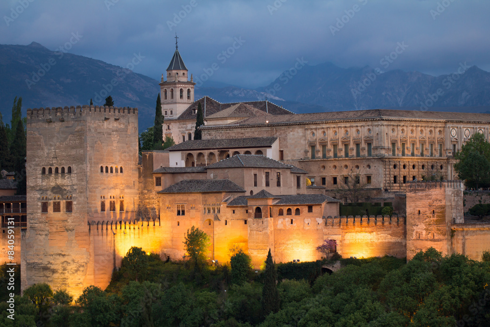 alhambra in the night