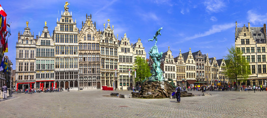 Tableau sur plexiglas Anvers Maisons à pignons escalier Grote Markt Anvers  © Freesurf