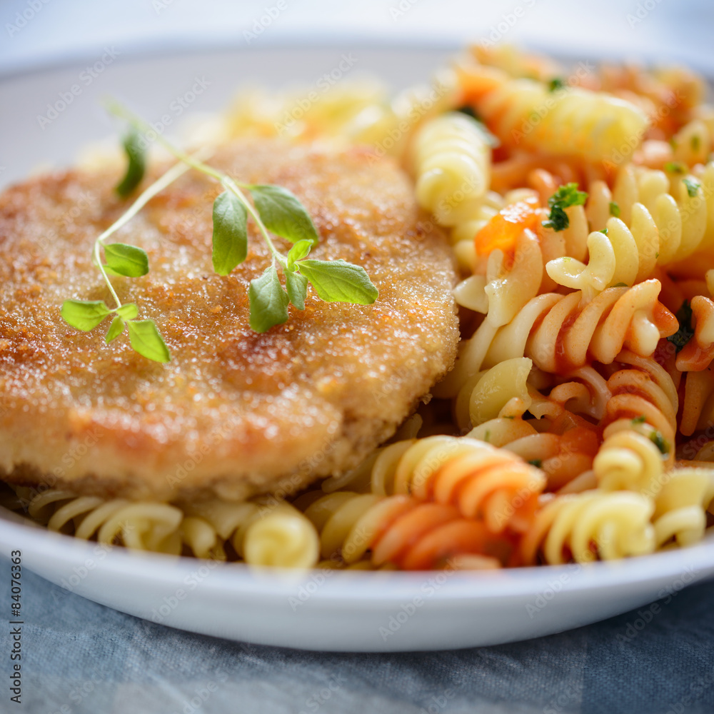 Nudeln mit veganem &amp;quot;Jägerschnitzel&amp;quot; und Tomatensoße Stock-Foto | Adobe ...