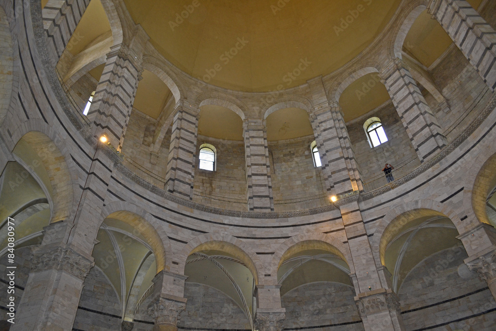Pisa: Baptisterio, detalle interior