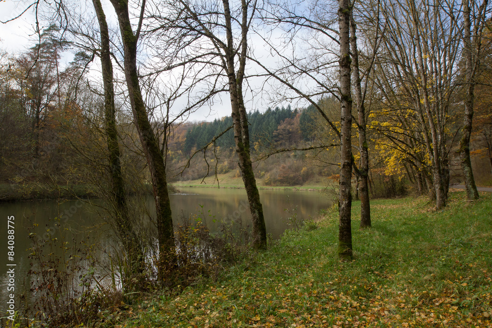 Landschaft mit einem kleinem See Landschaft mit einem kleinem See